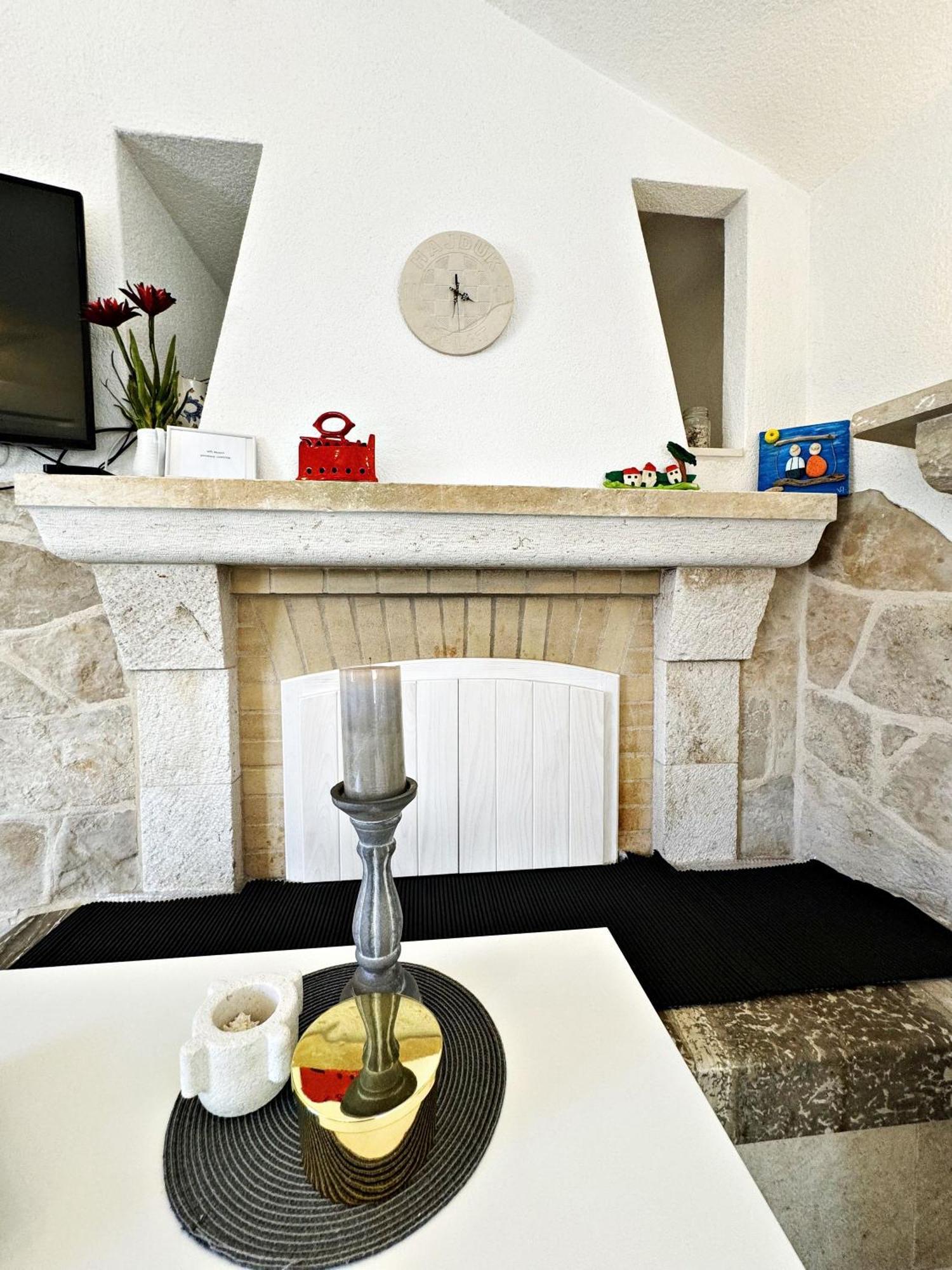 Studio Apartment Matoni Постира Экстерьер фото